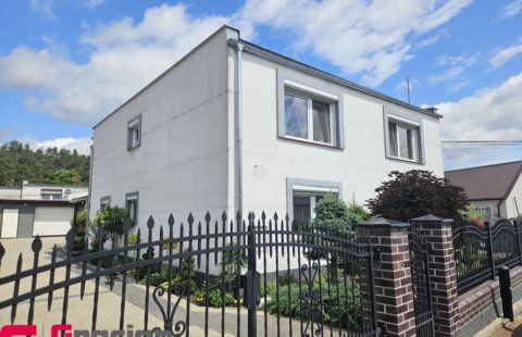 Dom dwumieszkaniowy z odrębnymi wejściami